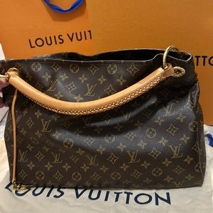 Louis Vuitton Artsy MM monogram, very good condition